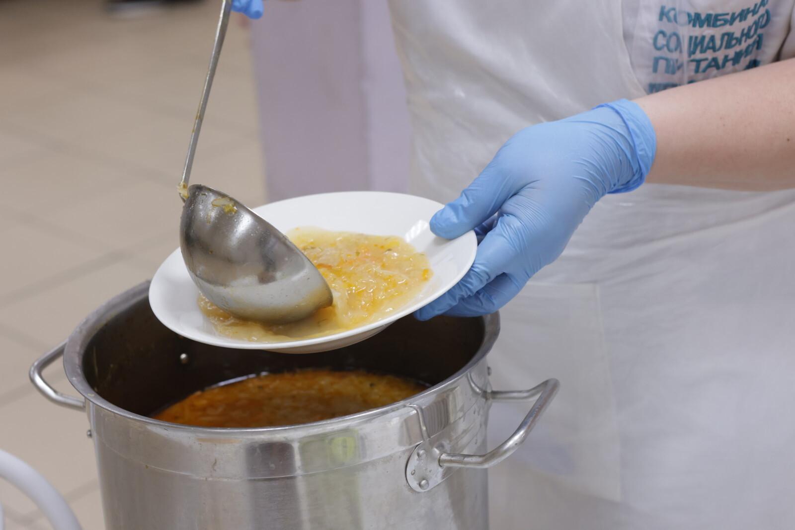 У сотрудника пищеблока петербургской школы обнаружен открытый туберкулез