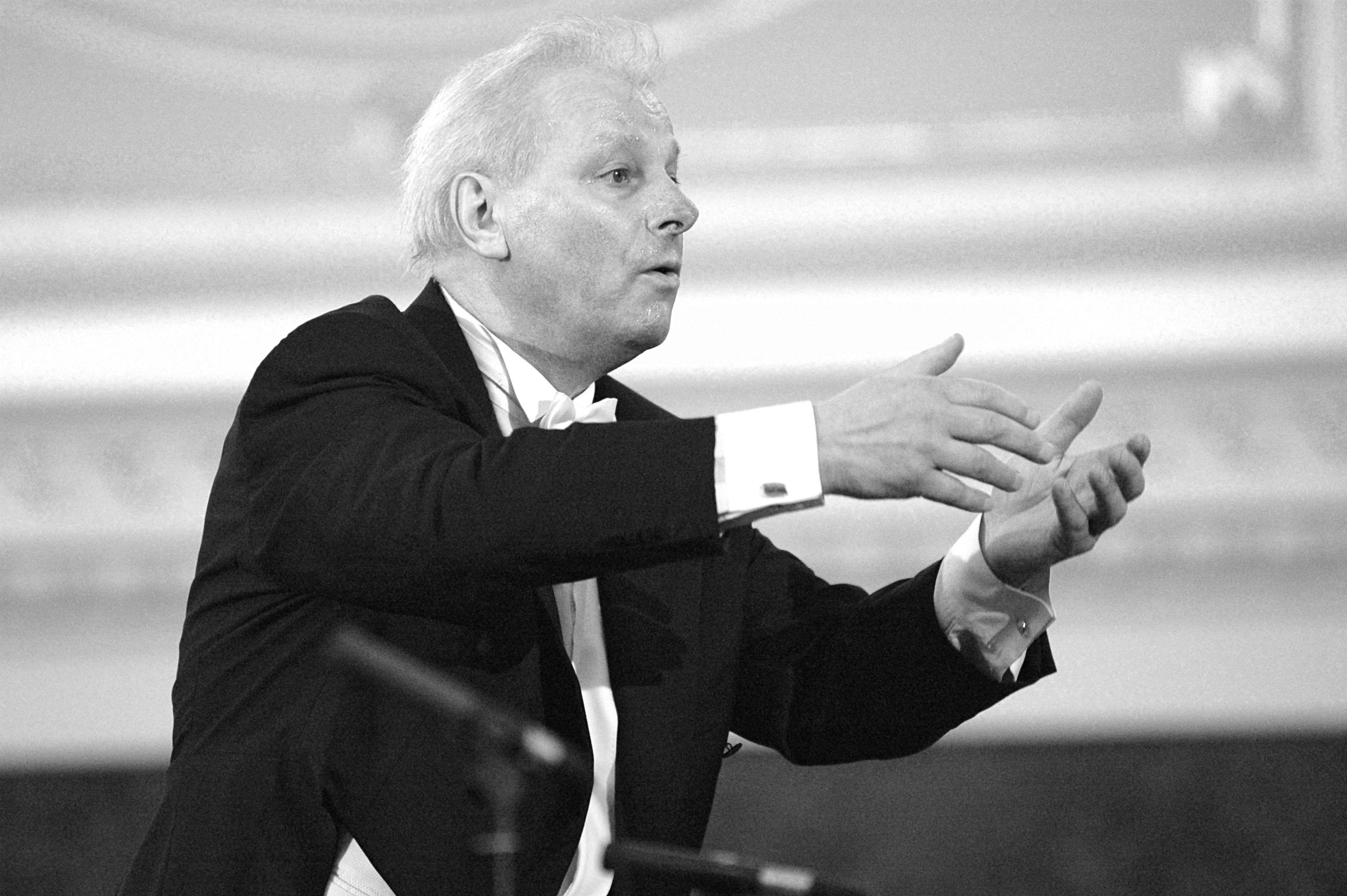 Александр Беглов выразил соболезнования в связи со смертью народного артиста СССР Владислава Чернушенко