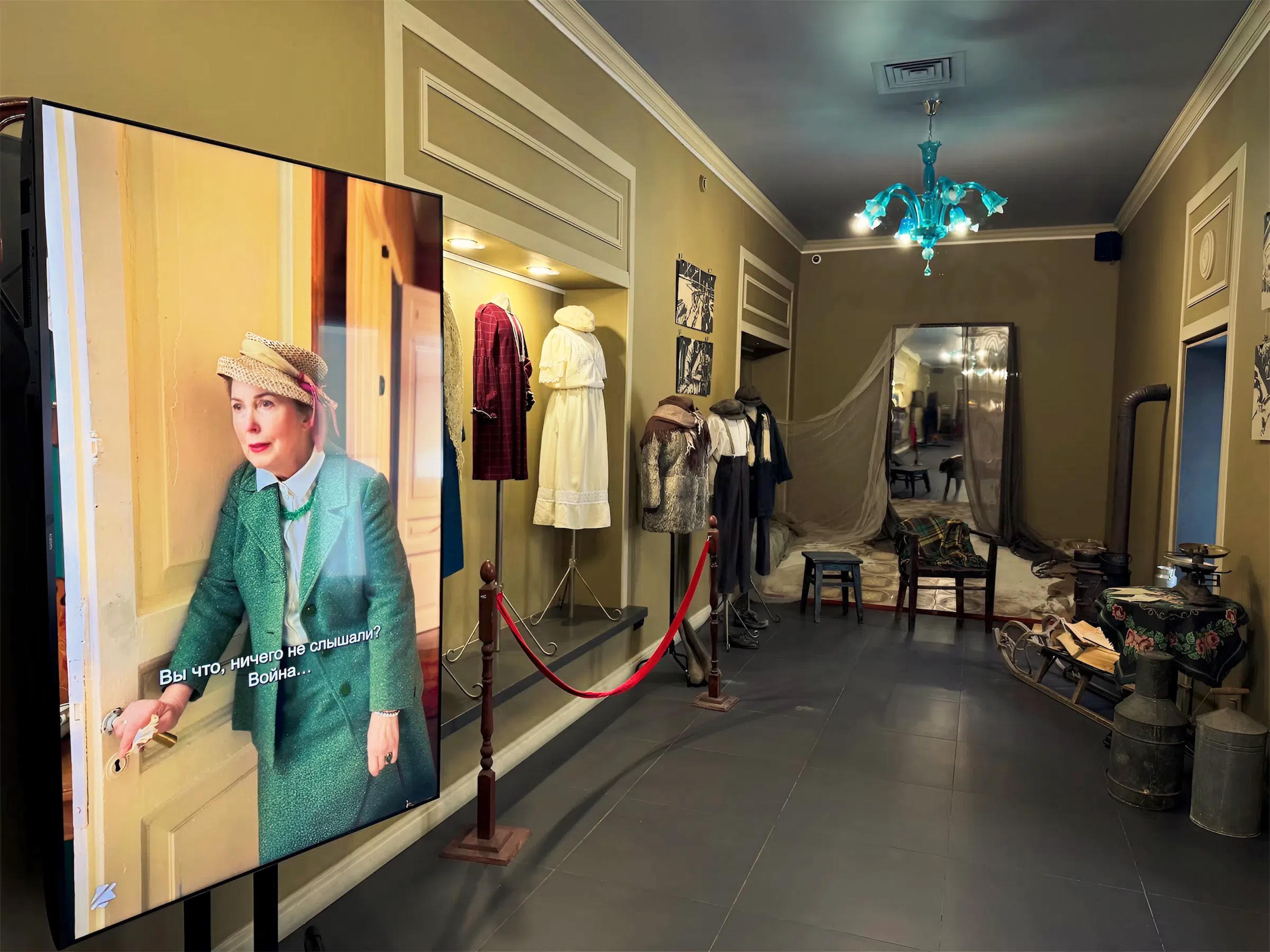 На «Ленфильме» открылась выставка по мотивам сериала «Осталась одна Таня»