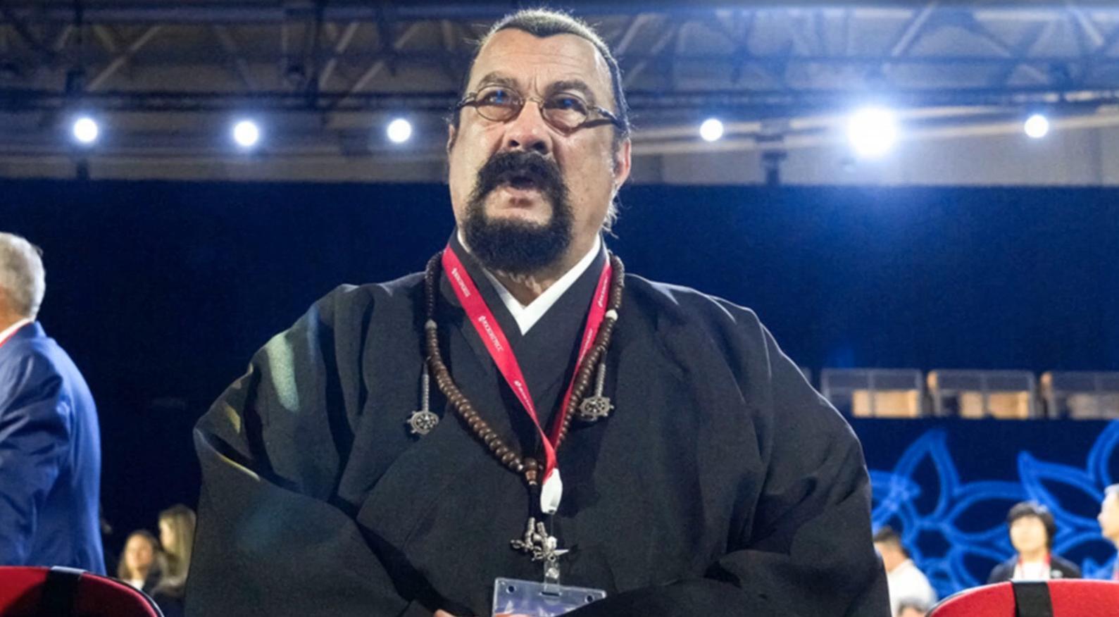 РИА Новости: Стивен Сигал выставил на продажу особняк на Рублевке