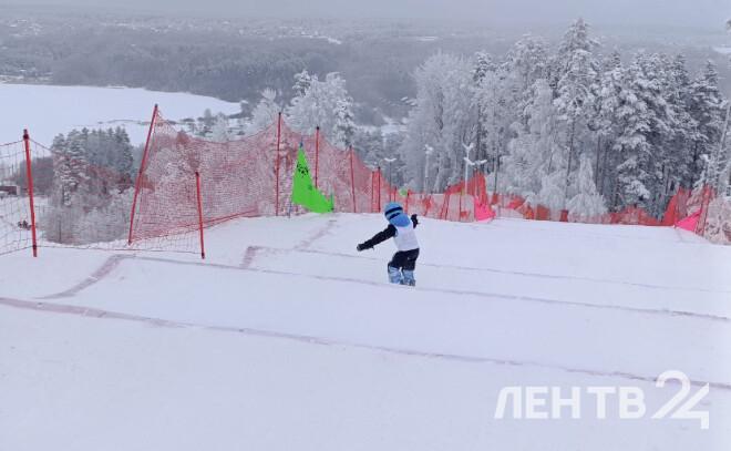 Чемпионат СЗФО по сноуборду собрал около сотни участников в Приозерском районе