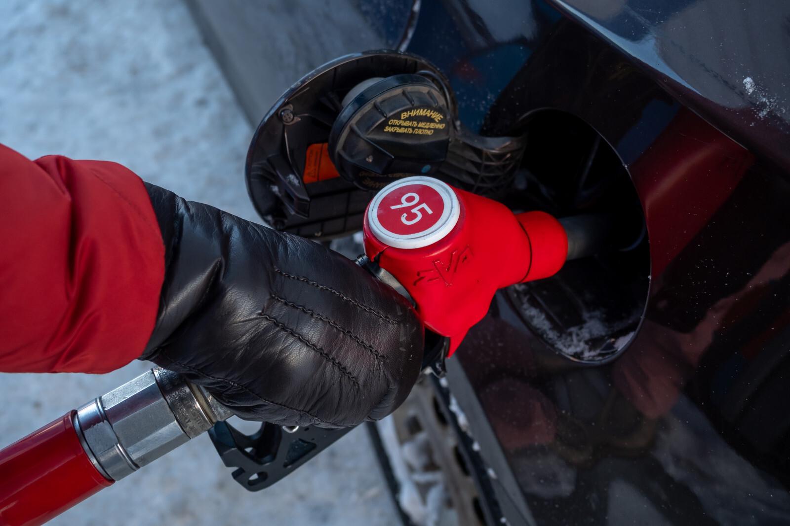 Цены на бензин в Петербурге перестали расти