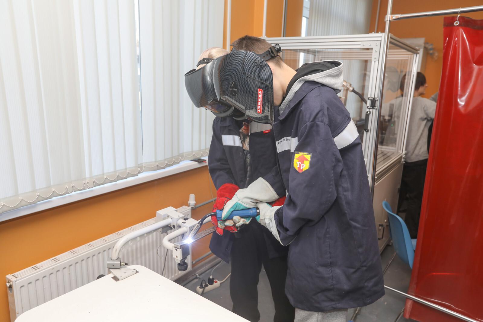 Более 40% участников конкурсов профмастерства в Петербурге получили стажировки на предприятиях