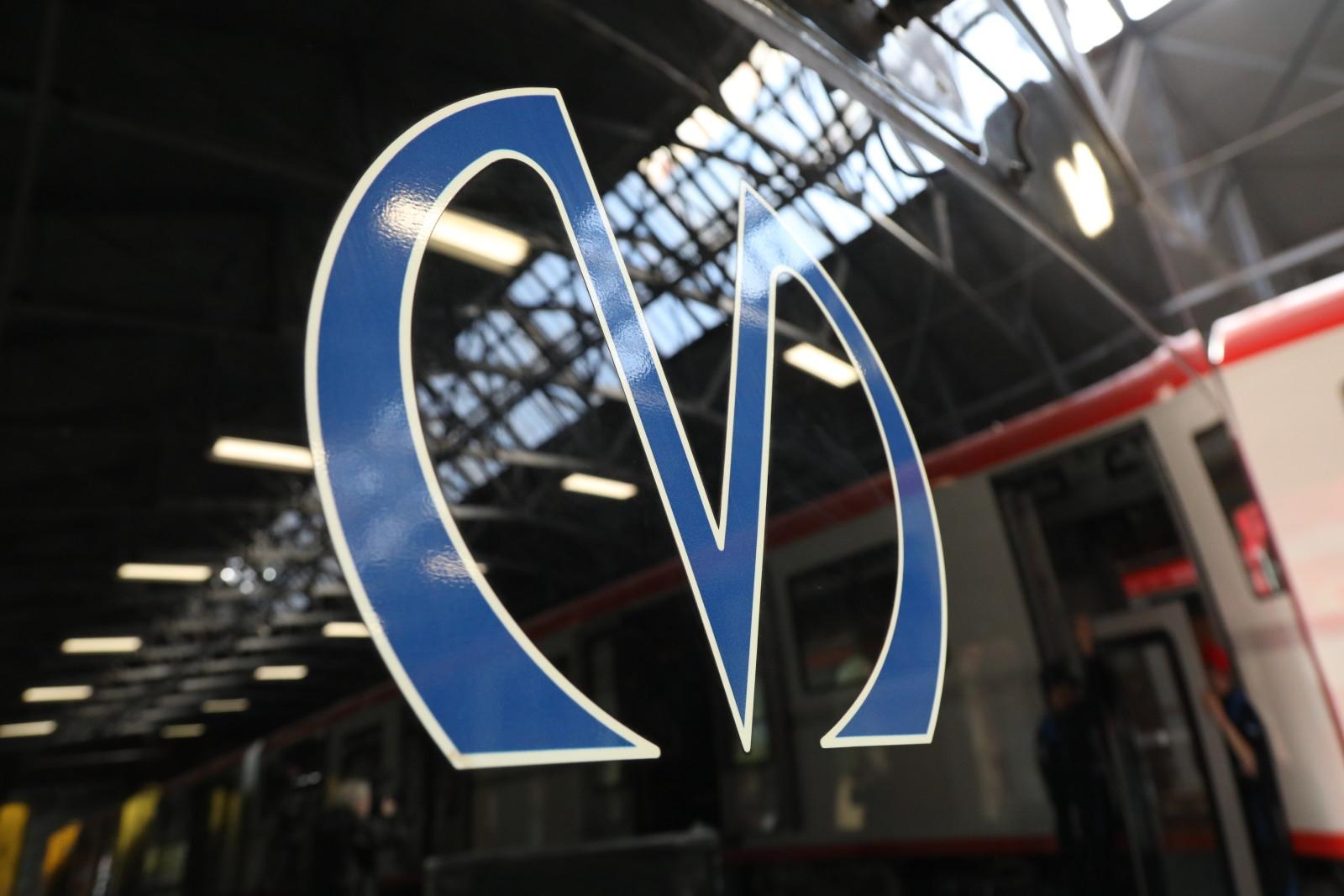 За год упавшие в метро Петербурга предметы пассажиров останавливали эскалаторы почти 2 тысячи раз