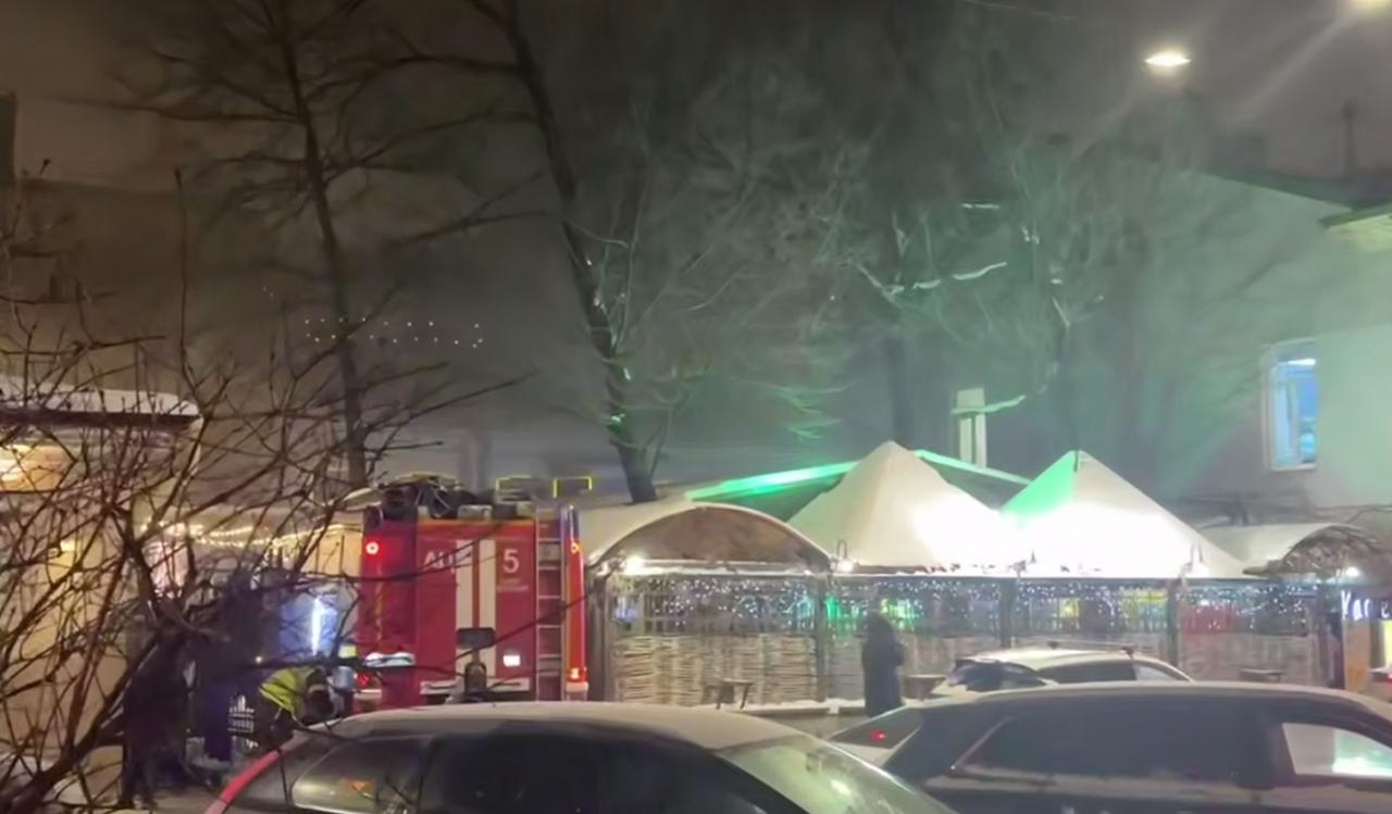 Появилось видео с пожара в ресторане на улице Правды