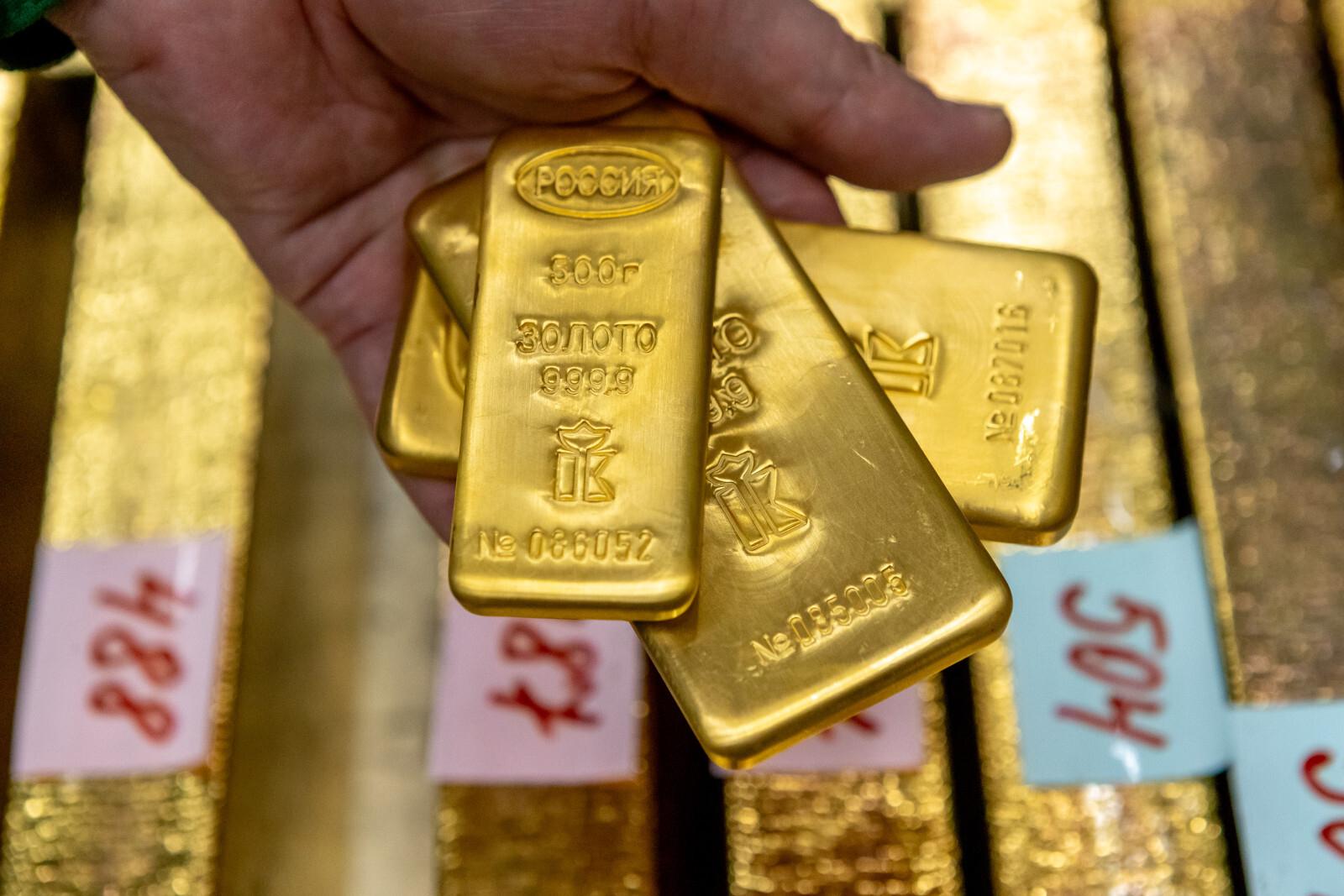 Выяснилось, почему обвалились цены на золото и серебро