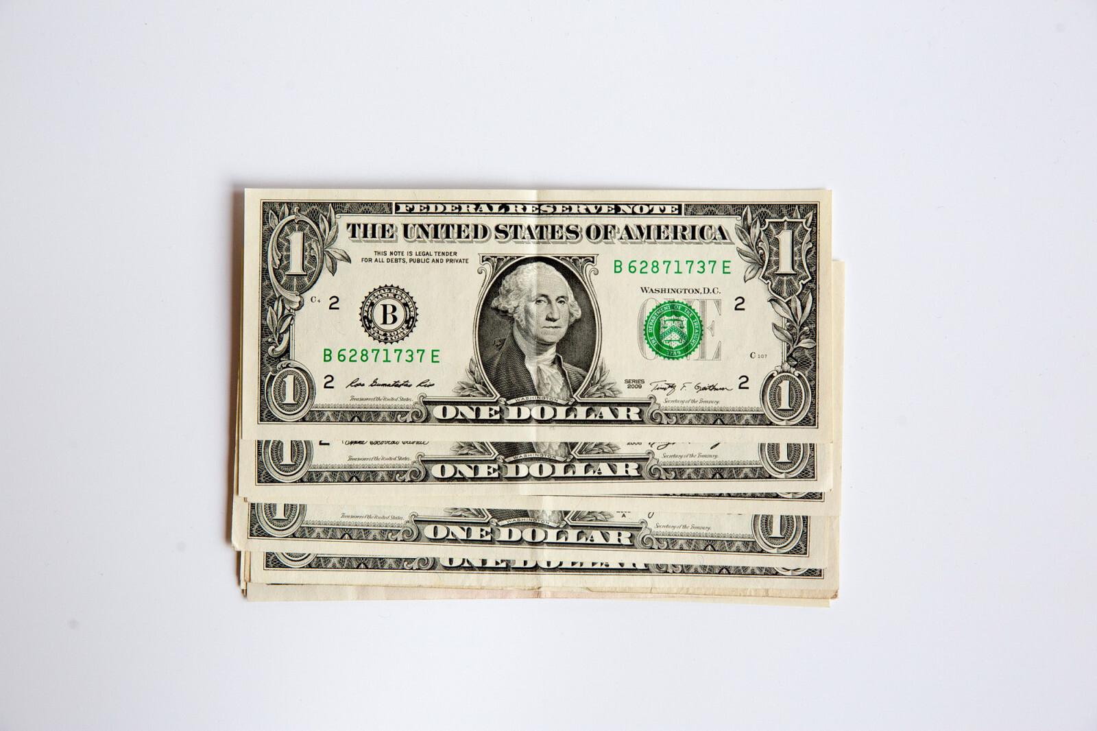 ЦБ рухнул курсы доллара и евро на выходные