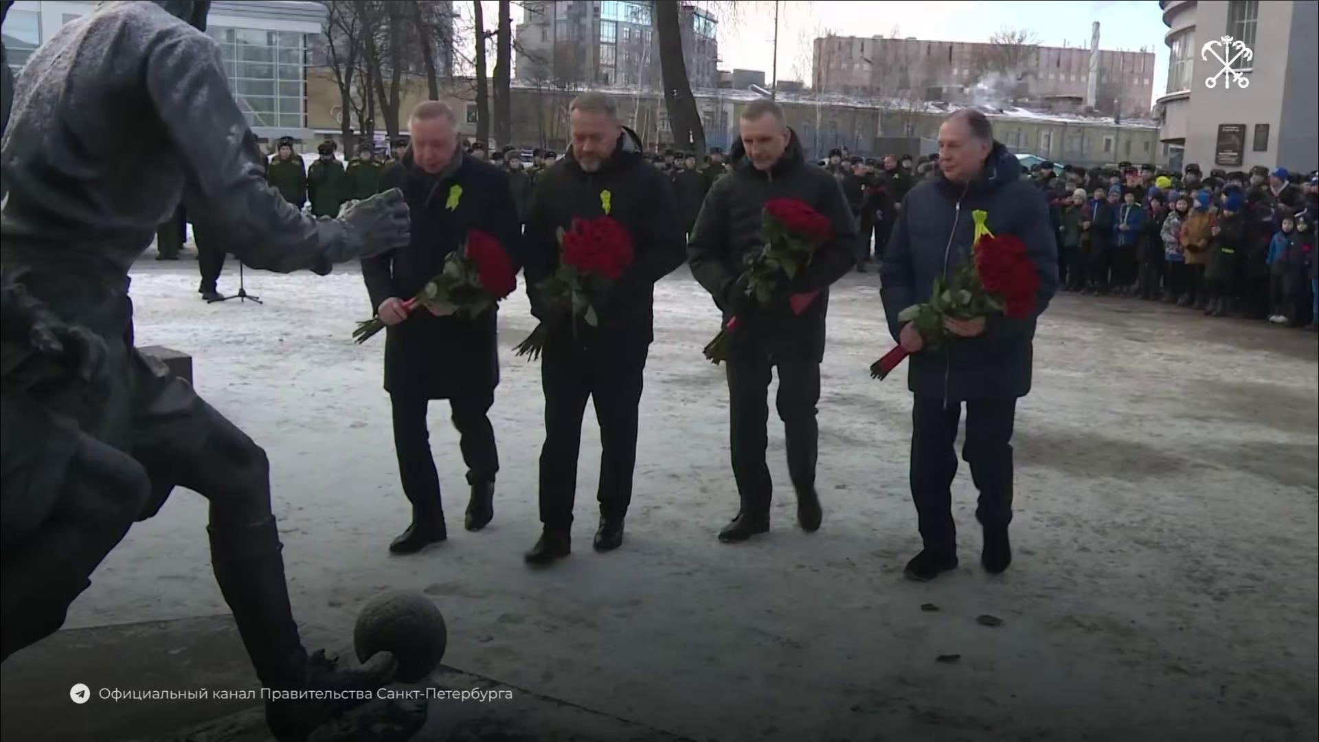 Александр Беглов и Александр Бельский почтили память участников блокадного футбольного матча