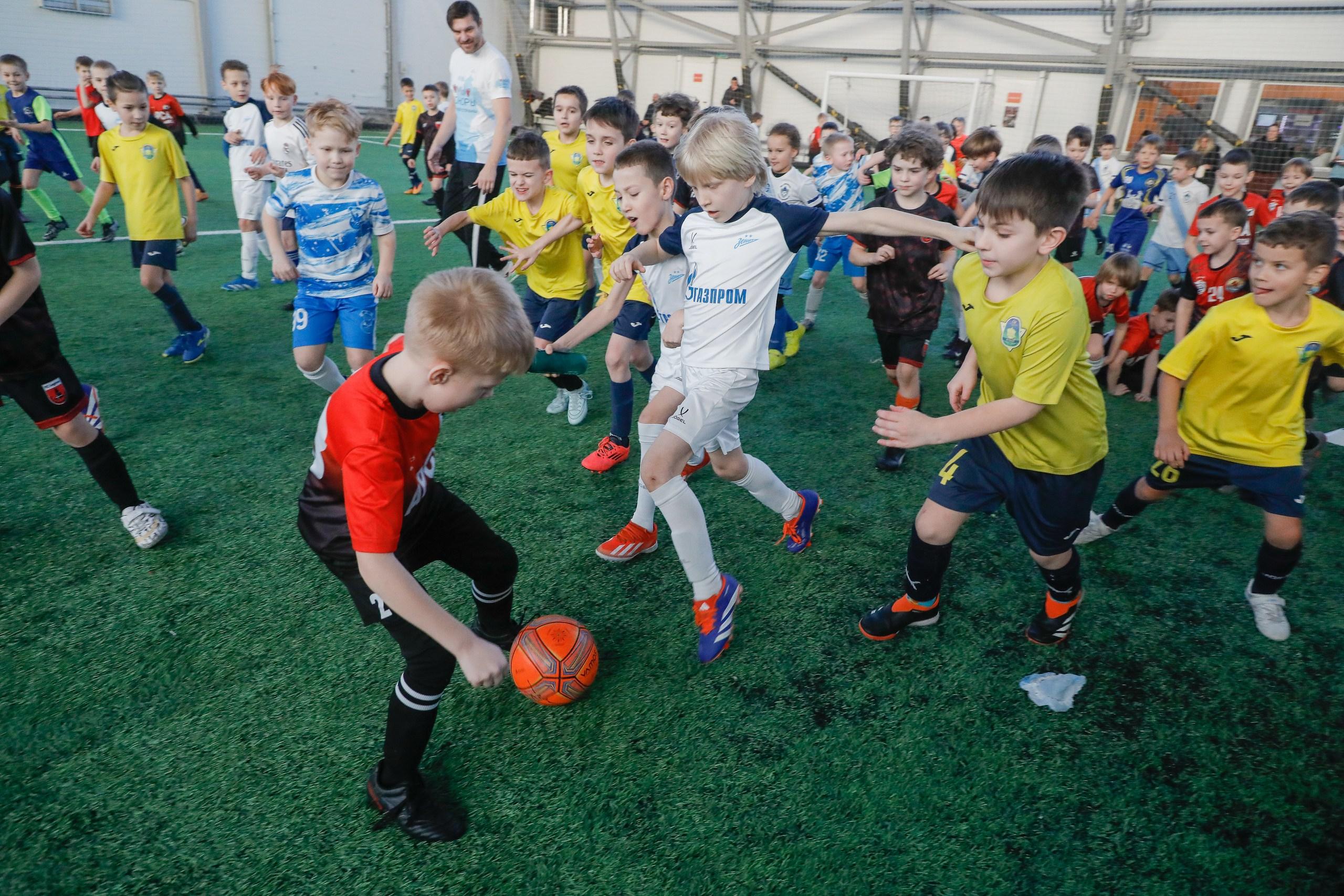 На благотворительном турнире «Дети помогают детям» в Петербурге собрали более 290 тысяч рублей для 17-летнего Захара Мардана