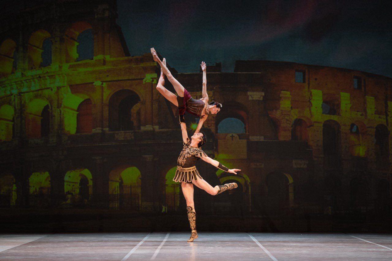 В Александринском театре пройдет гала-концерт «Все о любви…»