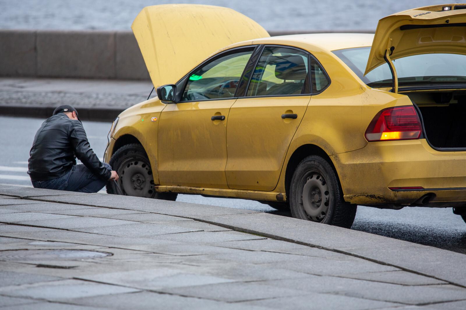 Продажи новых автомобилей в Петербурге в январе рухнули