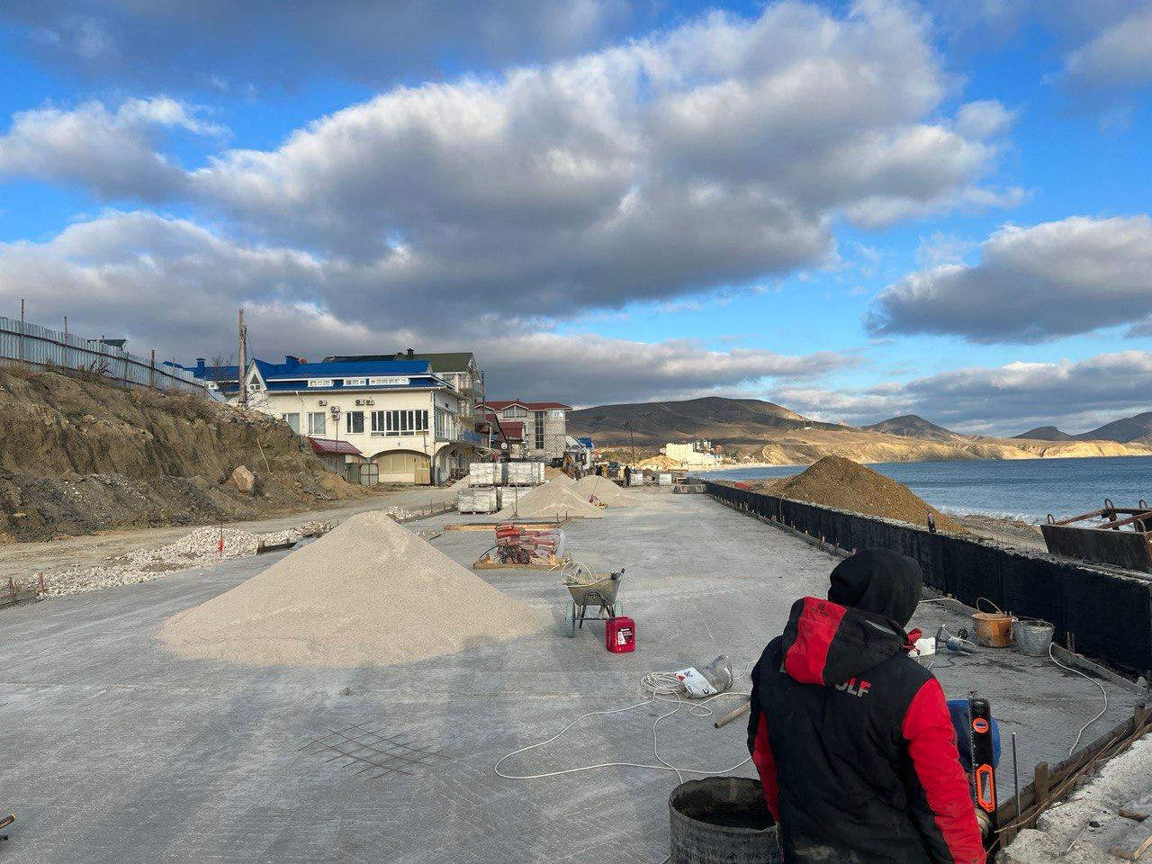 В Коктебеле реконструкция набережной завершится к началу курортного сезона