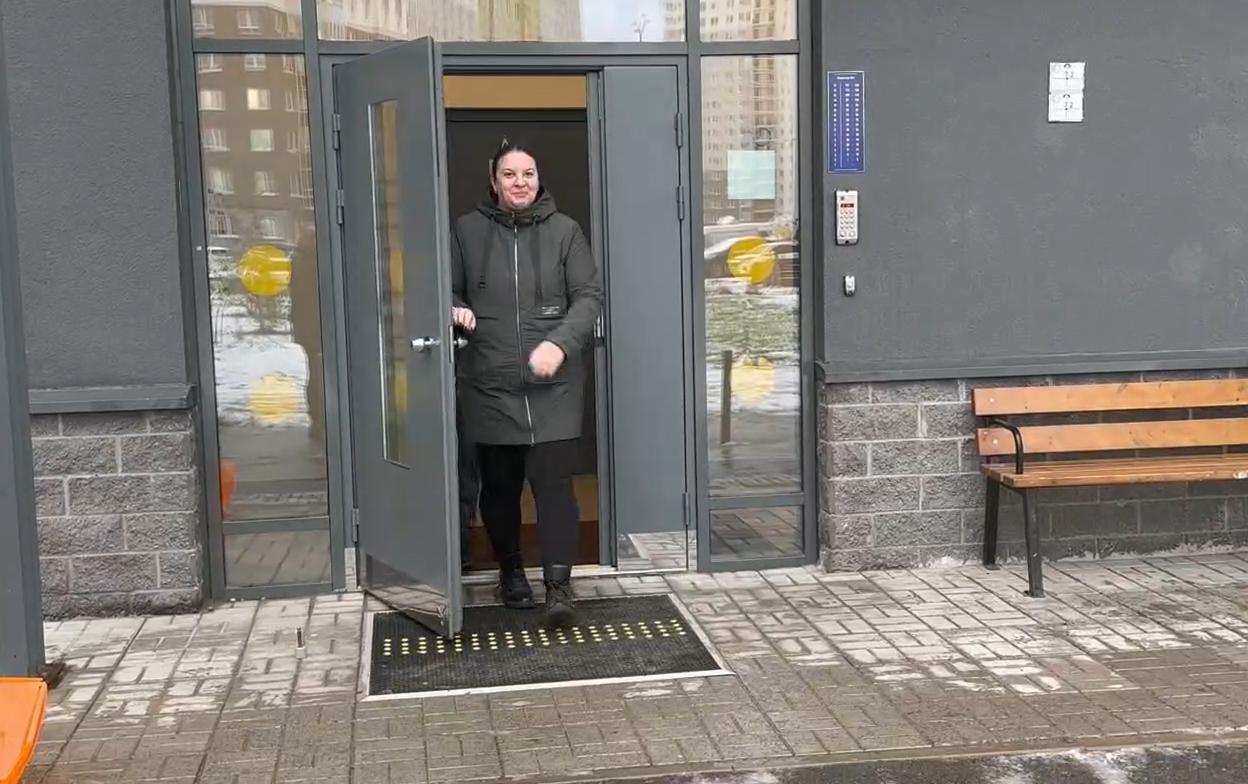 Многодетная семья из Петербурга получила новую квартиру благодаря обращению СК в соцсети