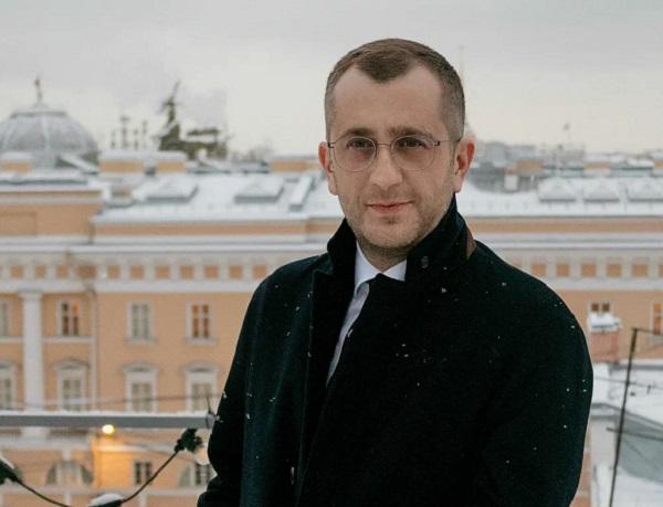 Вице-губернатор Борис Пиотровский готовится к беговому сезону и оттачивает в спортзале мастерство кикбоксера