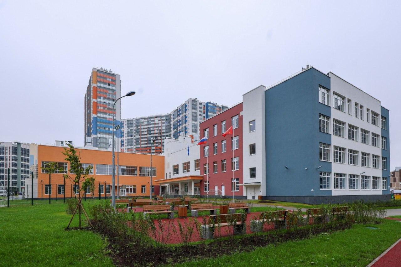 В Приморском районе Петербурга откроют 14 детских садов и восемь школ