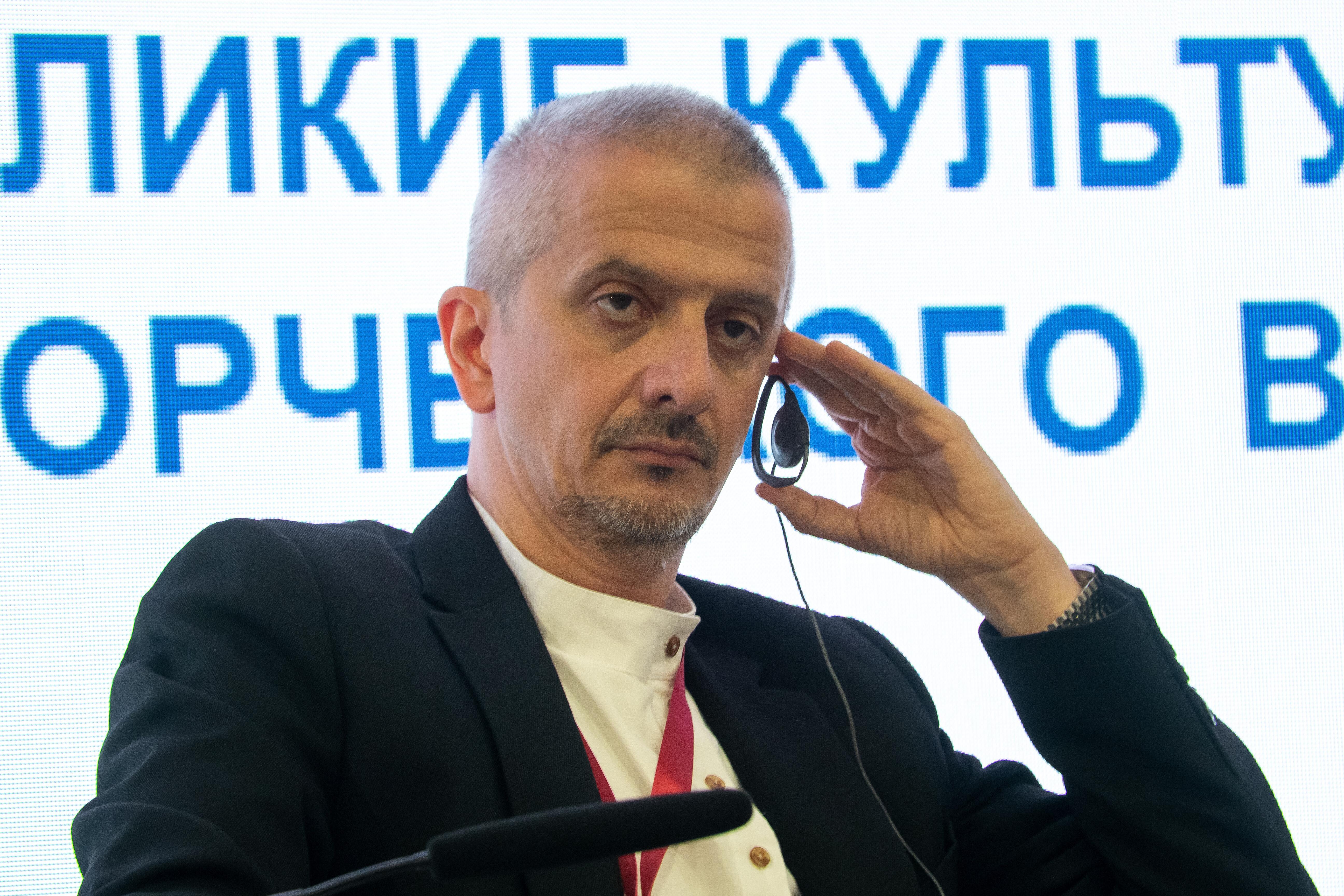 Богомолов попросил Любимову освободить его от должности и. о. ректора Школы-студии МХАТ