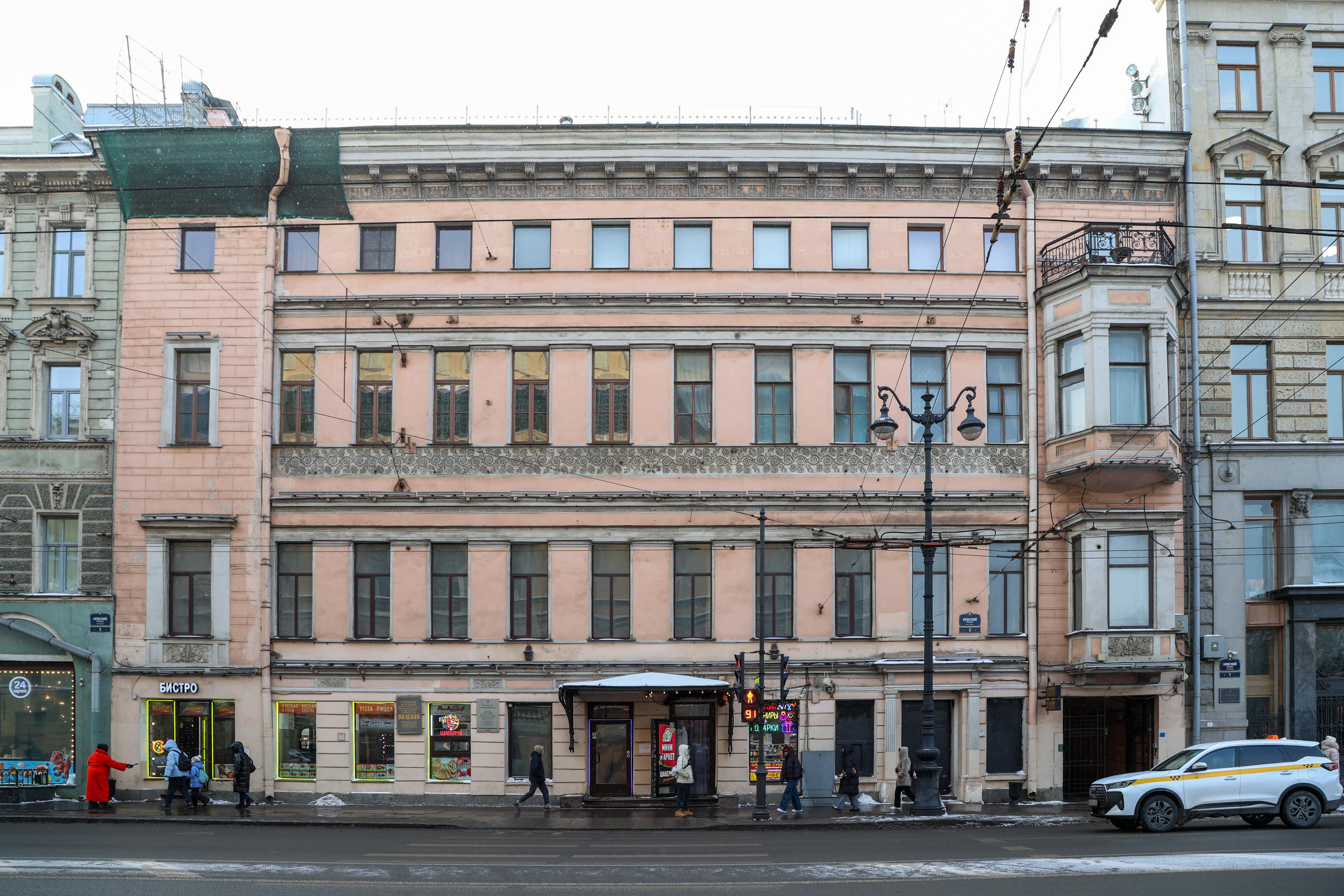 На домах Петербурга восстанавливают архитектурно-художественное убранство