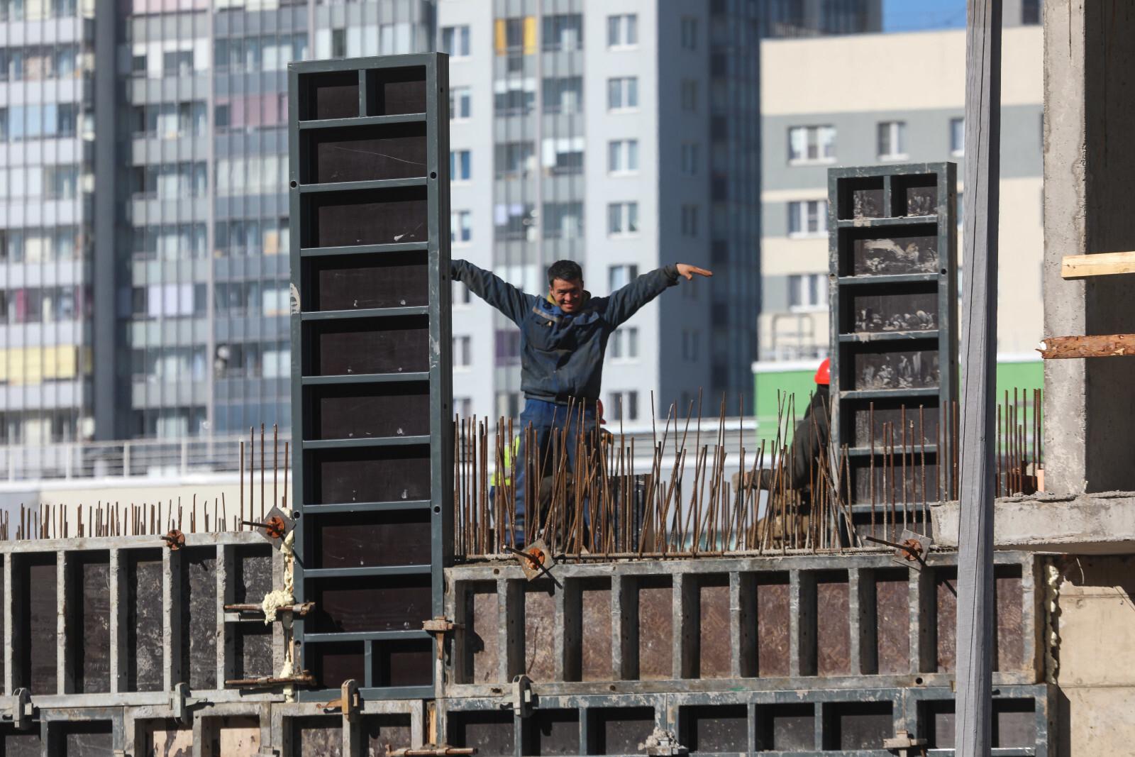 В Петербурге на стройке жилого комплекса выявлено 28 нелегалов
