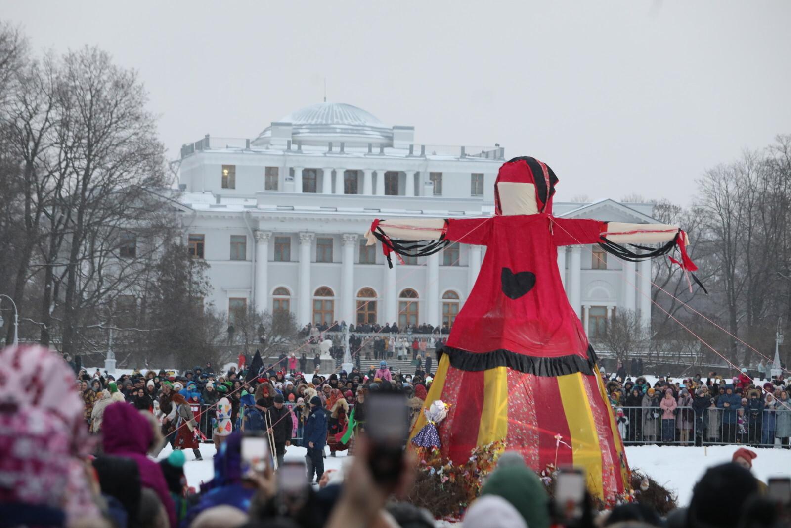 Сжигание чучел и 700-килограммовый блинный пирог: как пройдет Масленица в Петербурге и Ленобласти