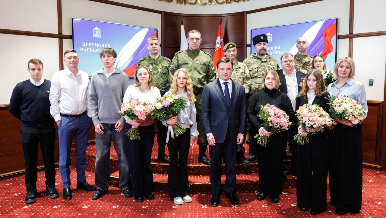 Андрей Воробьев вручил государственные награды бойцам отряда БАРС