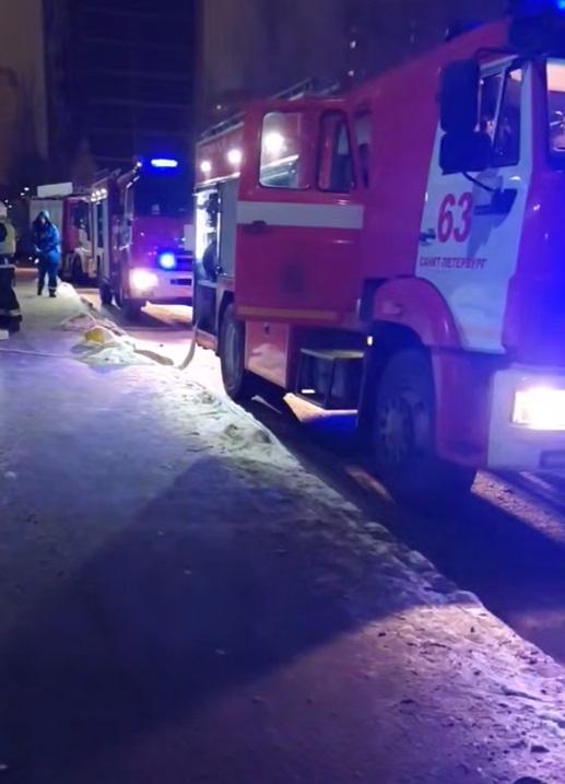 Появилось видео с пожара в Приморском районе