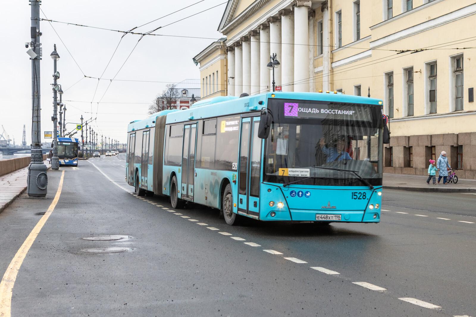 В Петербурге 23 февраля и 9 марта общественный транспорт будет ходить по воскресному расписанию