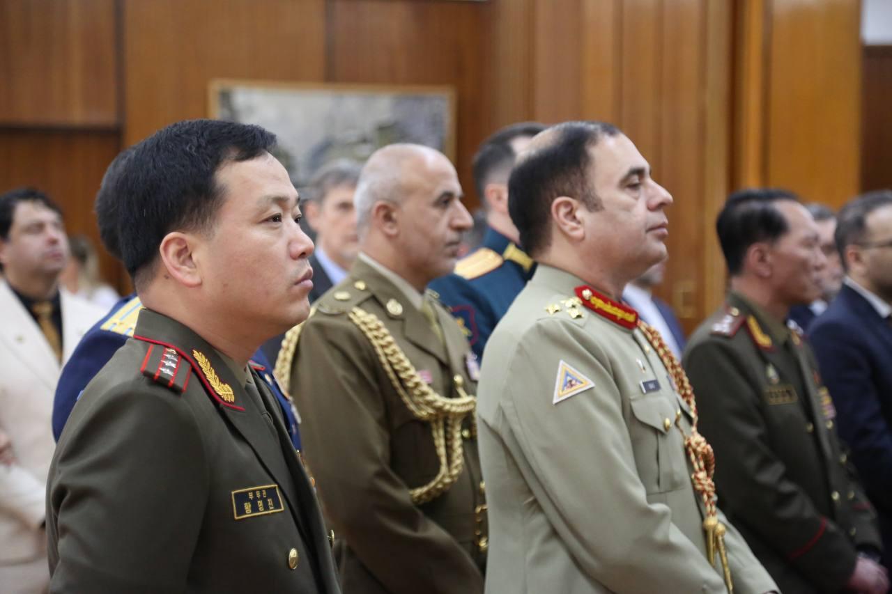 Фото: посол России в Иране возложил цветы к мемориалам защитникам Отечества на Русском кладбище в Тегеране