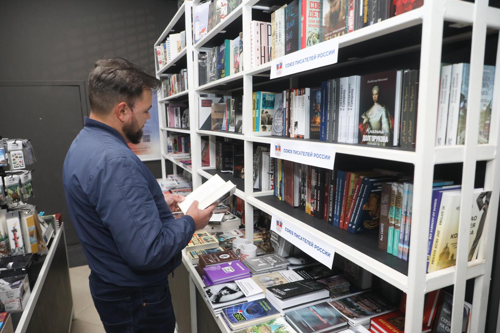 Роман Владимира Сорокина «Голубое сало» сняли с продажи в России