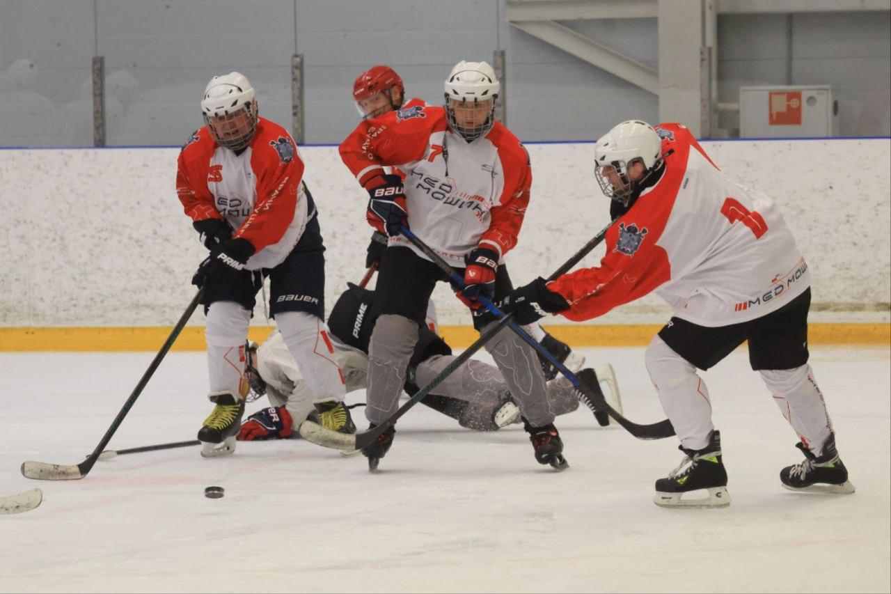 «Врачи Санкт-Петербурга» запустили проект «МедМашина. Хоккей»