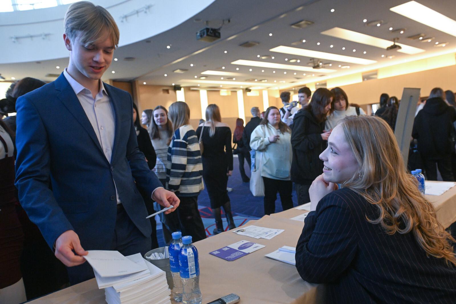 В Петербурге открывается консультационный пункт для соискателей из других регионов