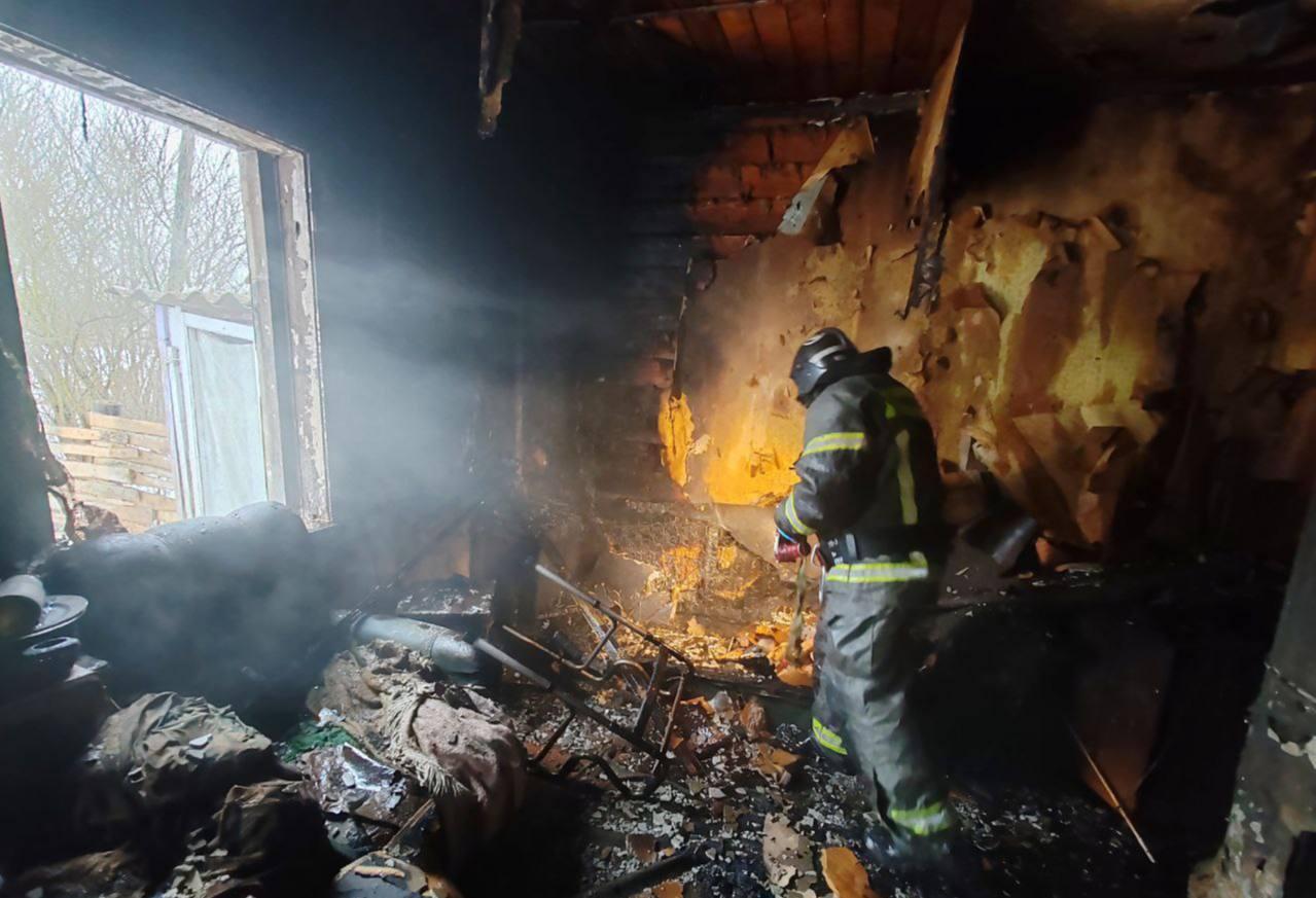 За сутки в Ленобласти пожарные потушили 19 возгораний