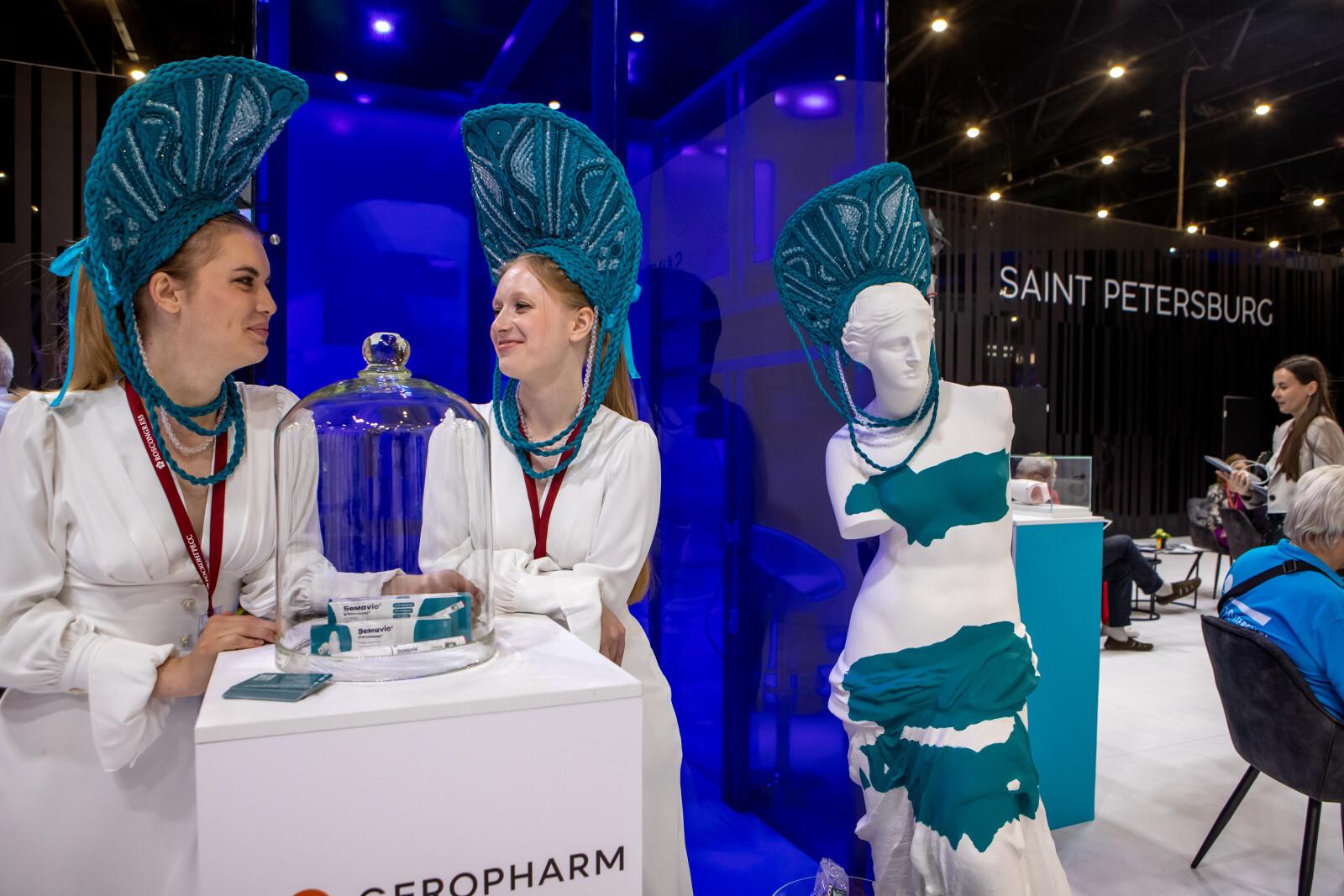 Стала известна история самого роскошного бала Романовых и русского кокошника