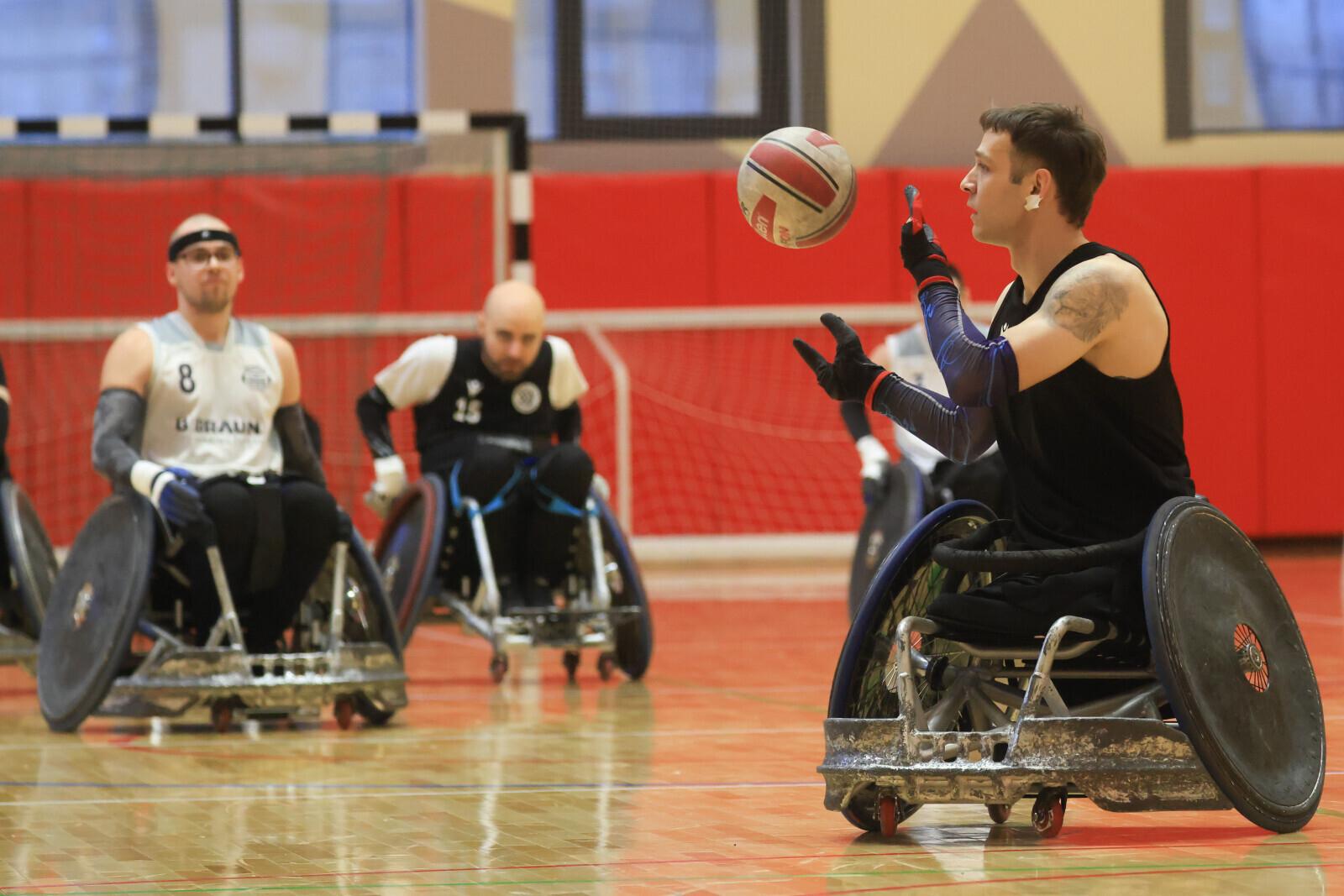 Мужество и стремление: в Петербурге стартовал первый круг чемпионата России по регби на колясках