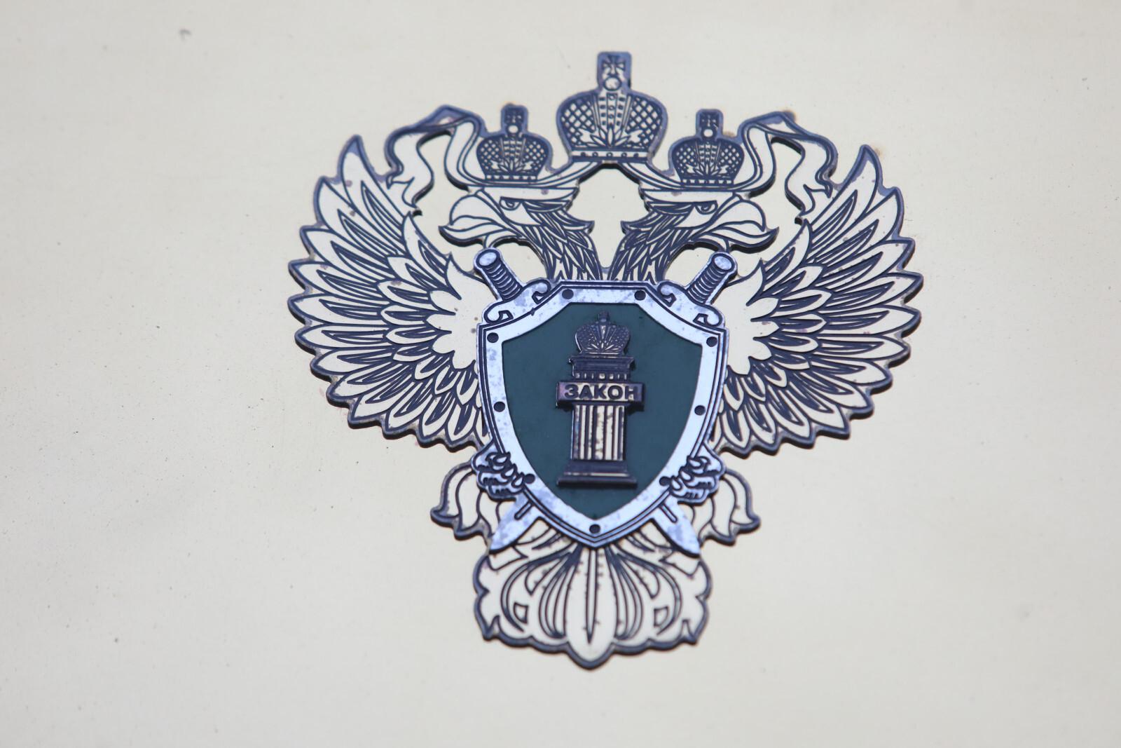 Мужчина 10 раз расплатился в магазинах с помощью чужой банковской карты