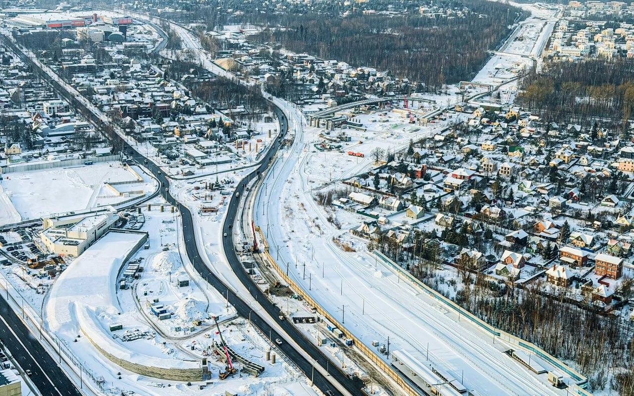 На стройке М-32 завершен монтаж пролетов первого съезда с магистрали