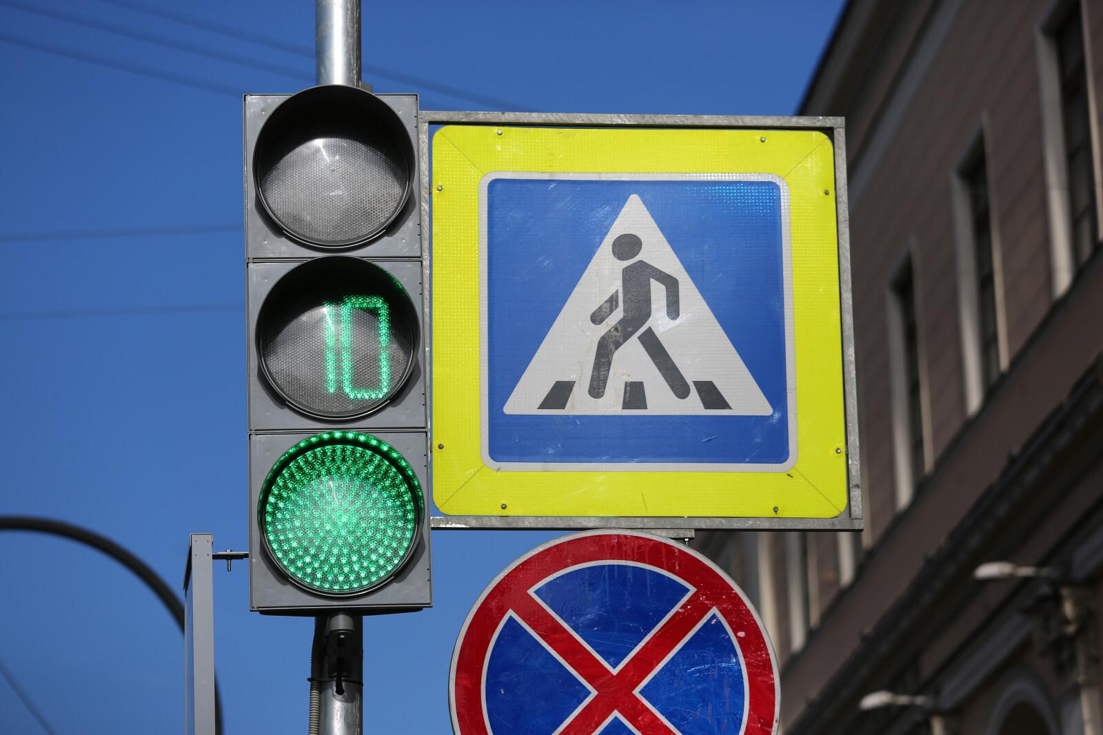 В Петербурге из почти 5000 светофоров звуковыми устройствами оборудовано 74 процента