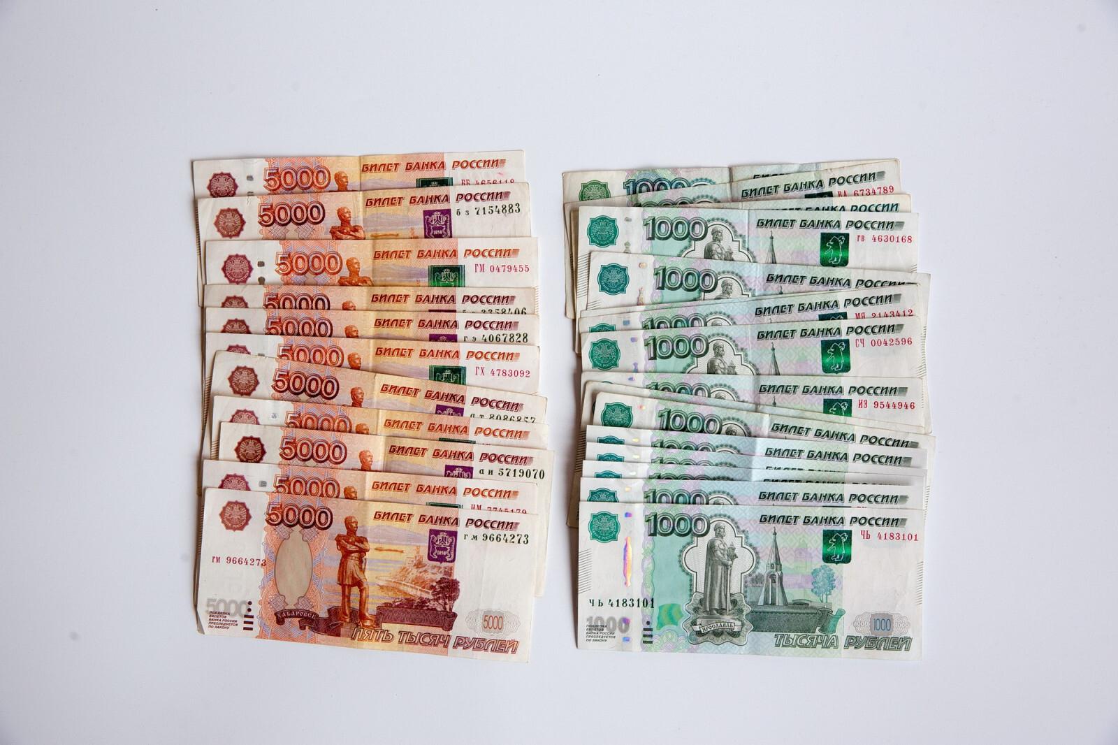 Средняя зарплата петербуржцев перевалила за 168 тысяч