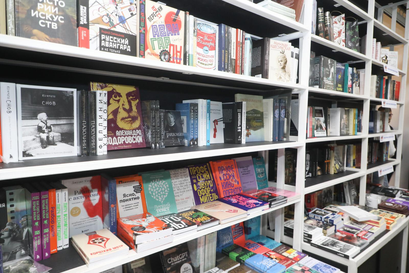 «Эксмо» назвало самых популярных в России писательниц