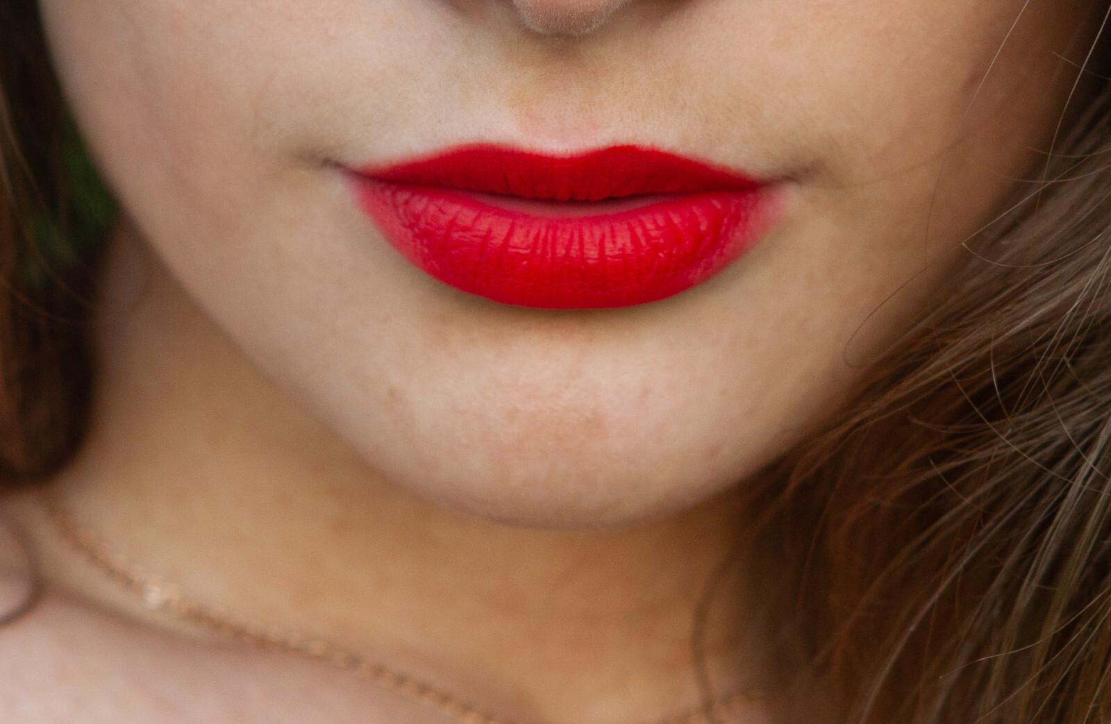 Роспотребнадзор предупредил об опасности пробников косметики