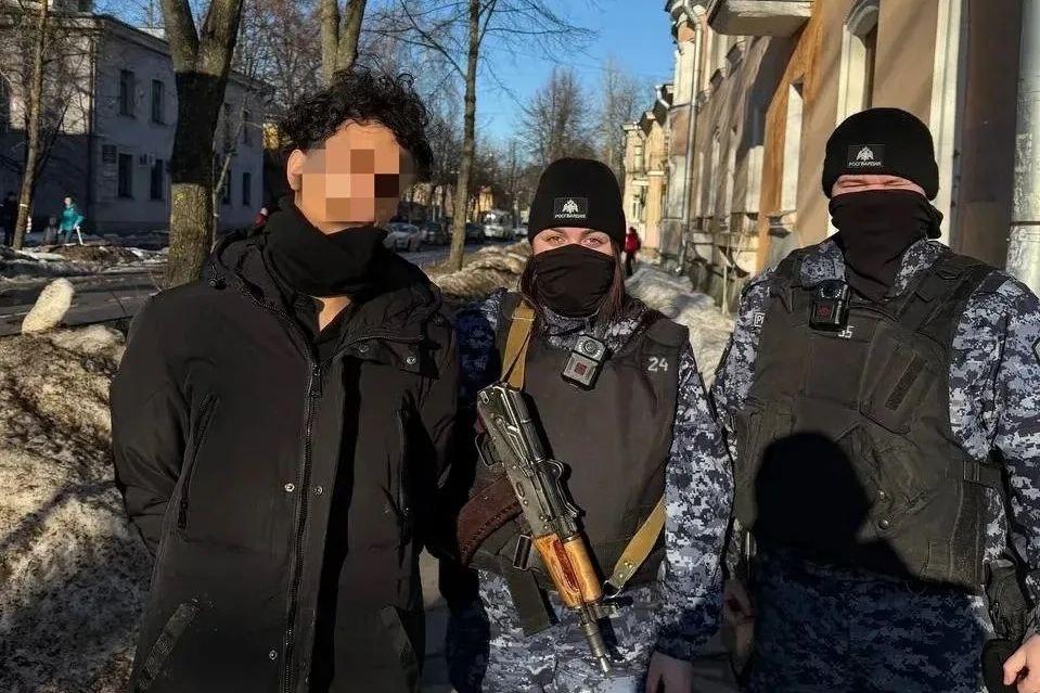 В Петербурге задержали подростка, который подозревается в поджоге АЗС