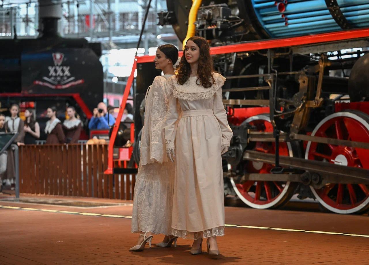 Фото: музей РЖД превратился в подиум для «Петербургских сезонов»