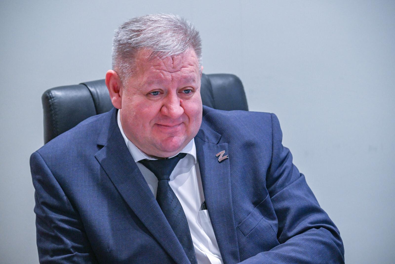 Артисты «Петербург-концерта» сыграли для сотрудников «Калининского СПХ» и цветочной рассады