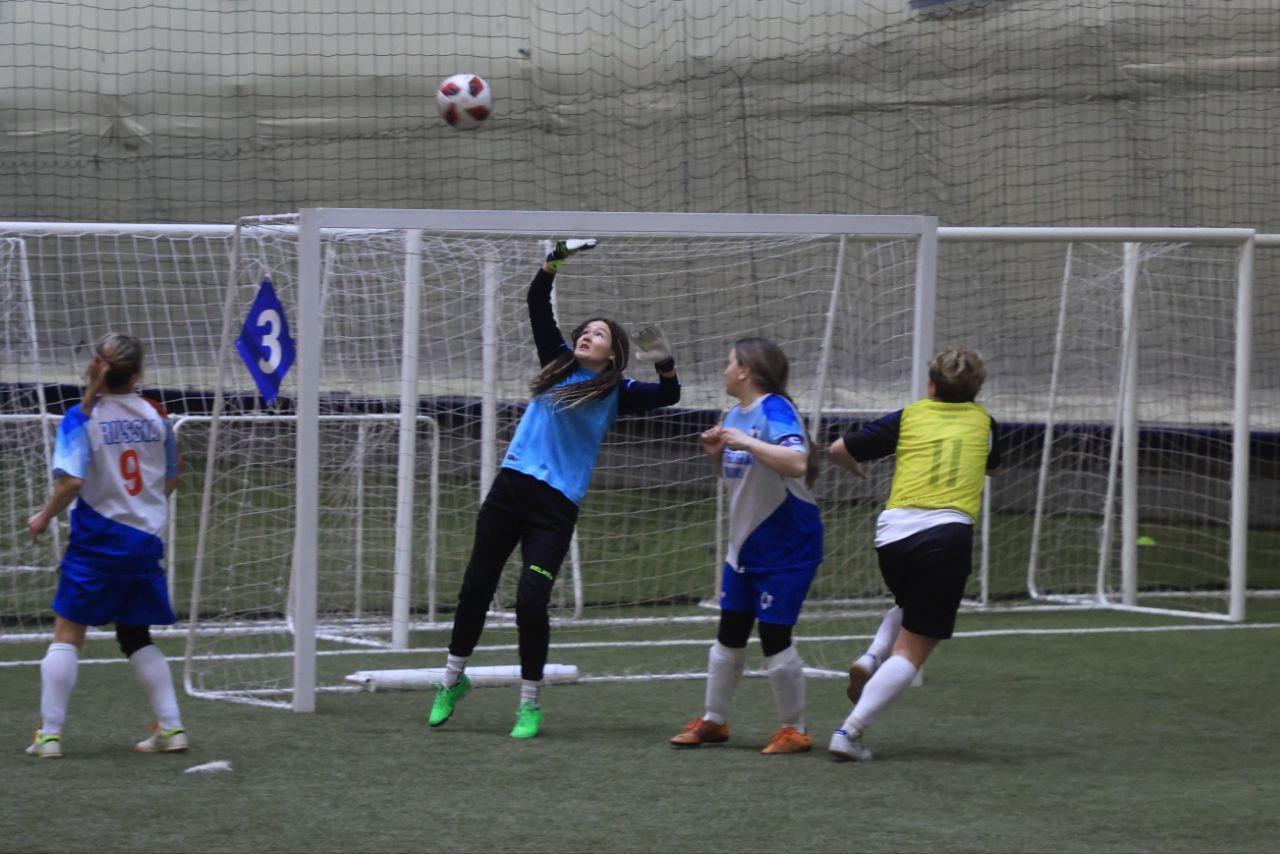 Подмосковный «Авангард» стал победителем турнира футбольных мам, который прошел в Петербурге