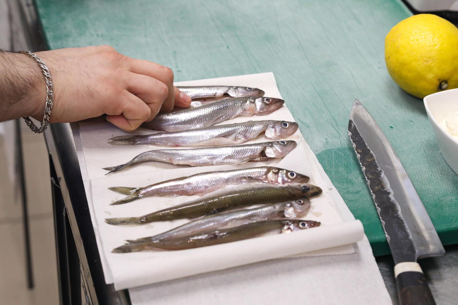 Сезон корюшки в Петербурге: когда покупать, сколько платить и где ловить