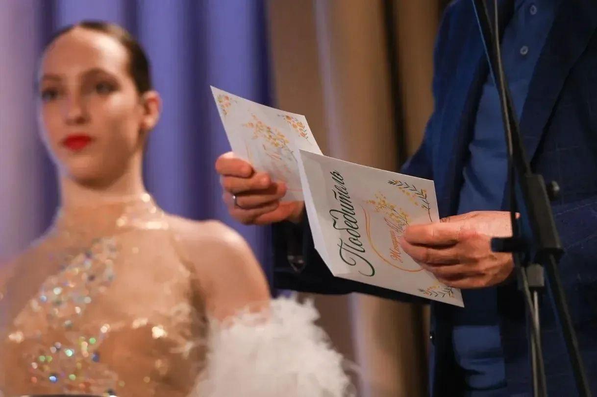 Александр Дрозденко вручил региональные премии «Женщина года»