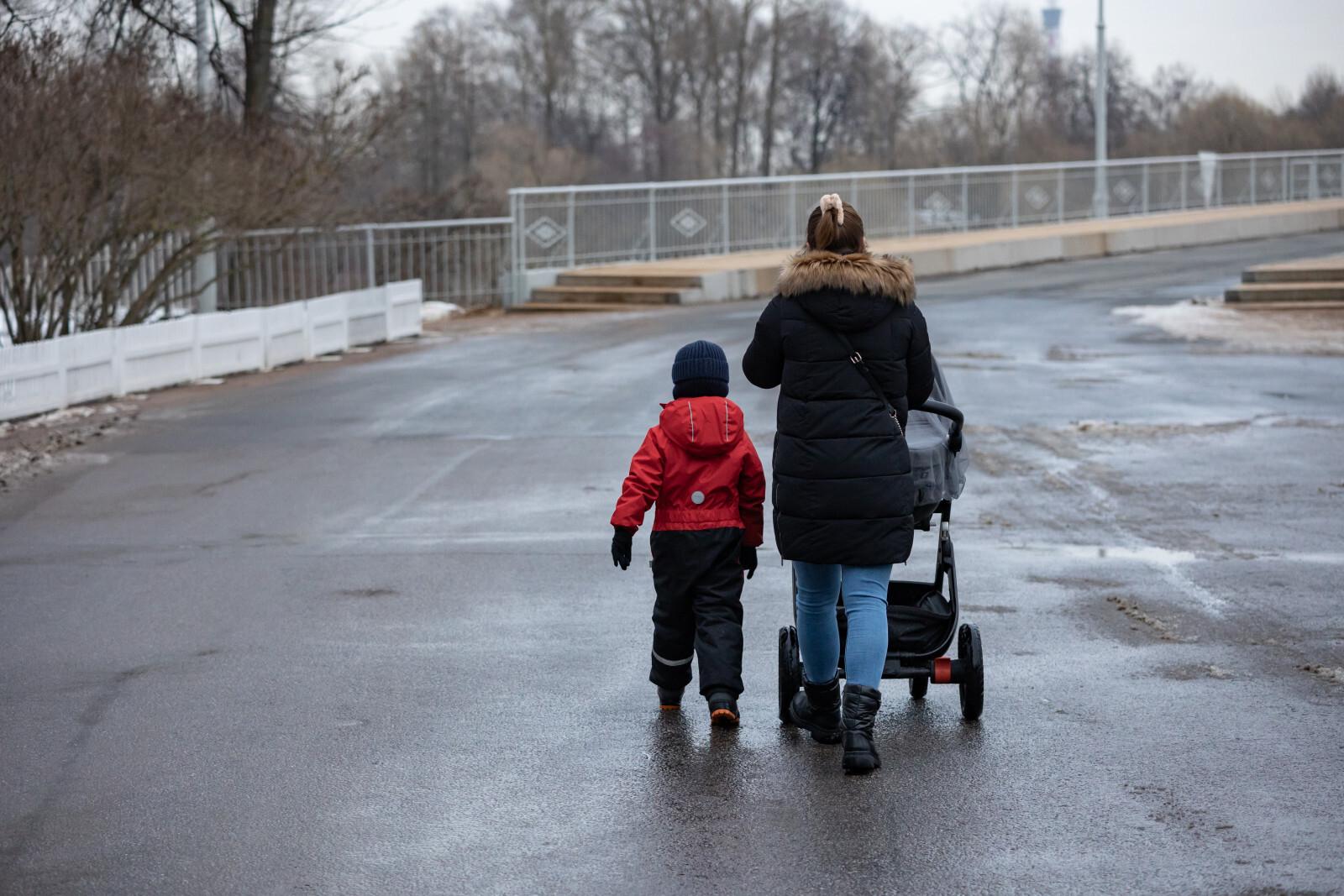 Миронов предложил выплачивать родителям компенсацию за каждого не попавшего в детсад ребенка