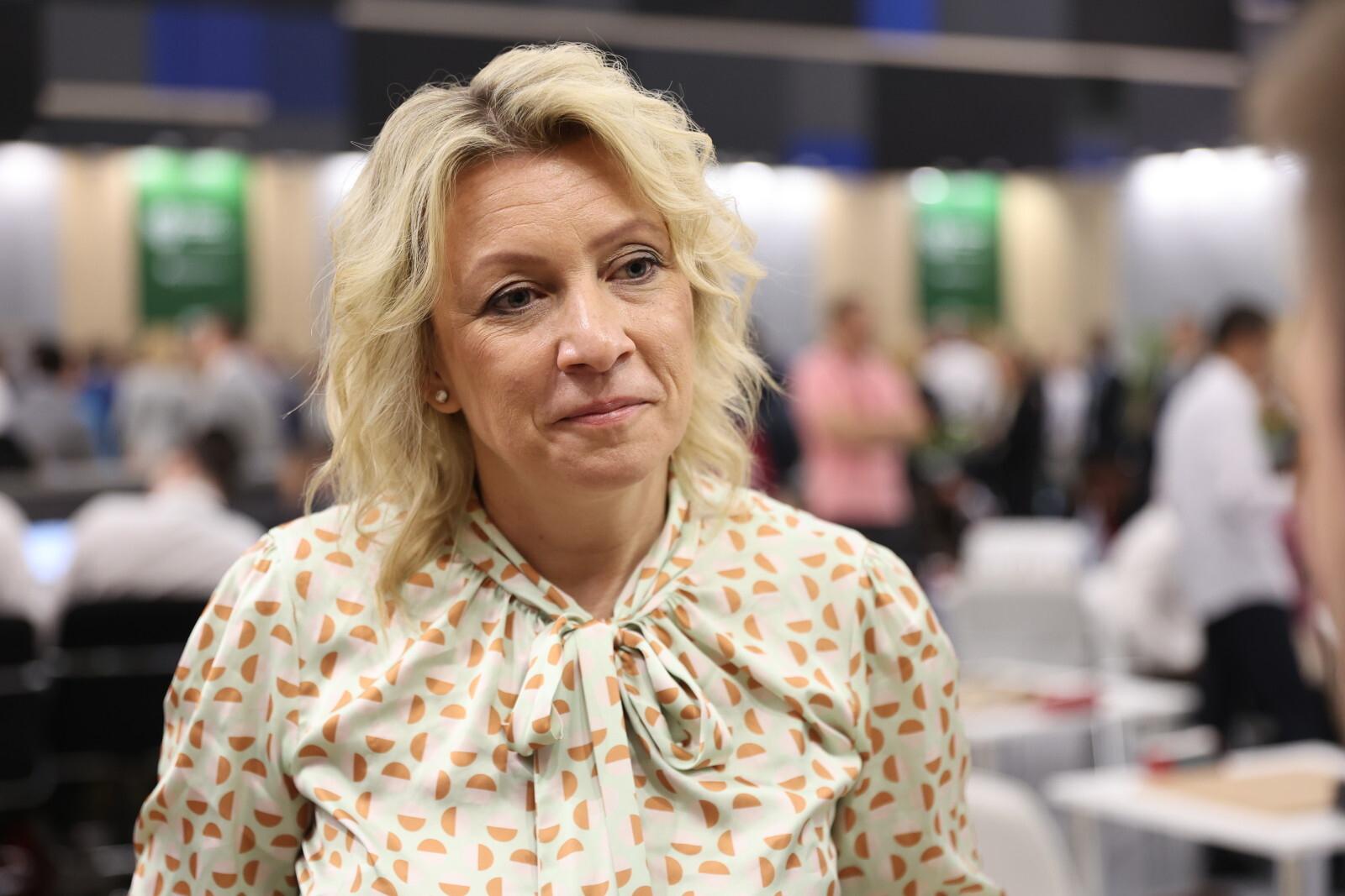 Захарова иронично прокомментировала ссору Трампа и Макрона