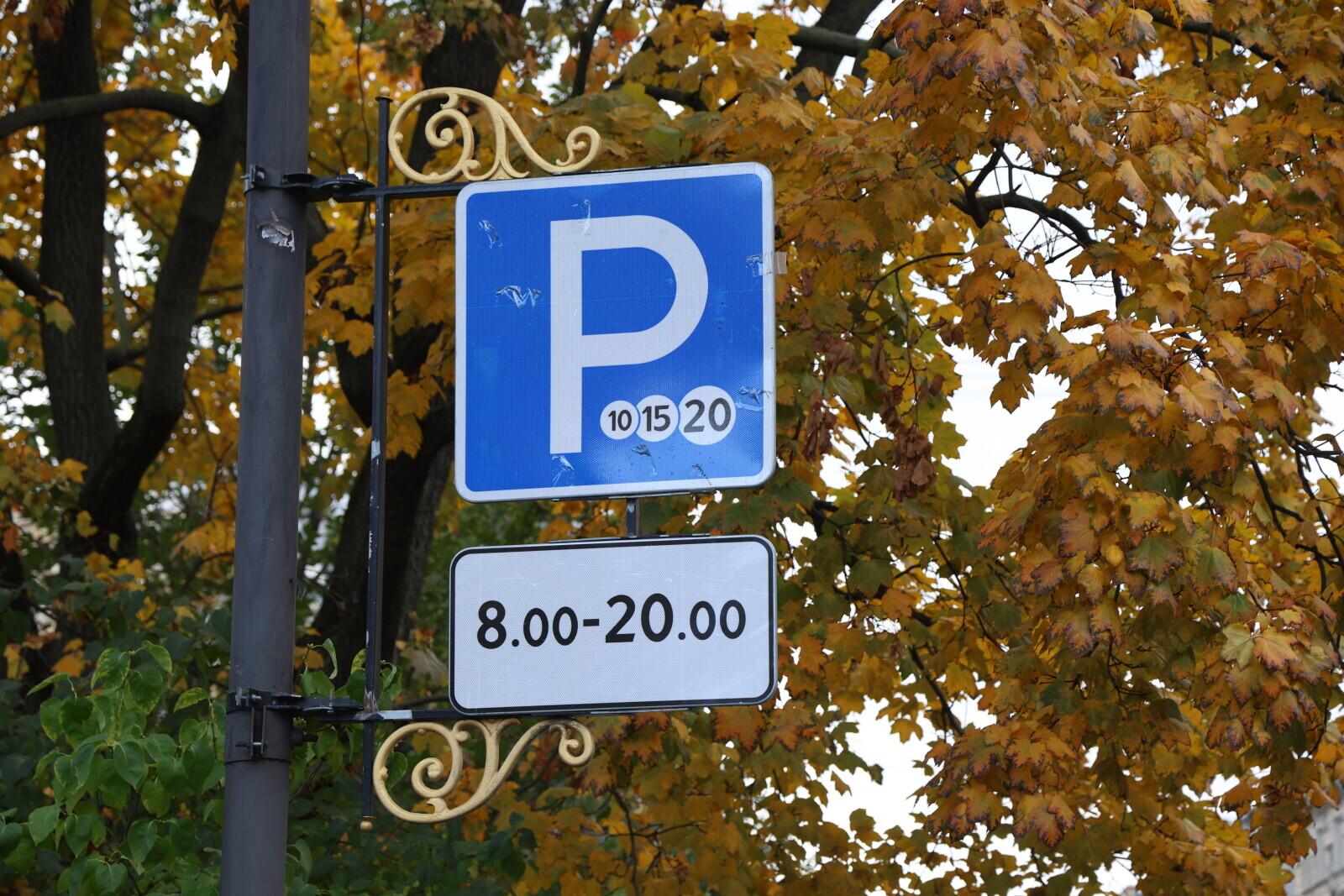 В комитете по транспорту сообщили, что парковки в Петербурге не станут постоплатными