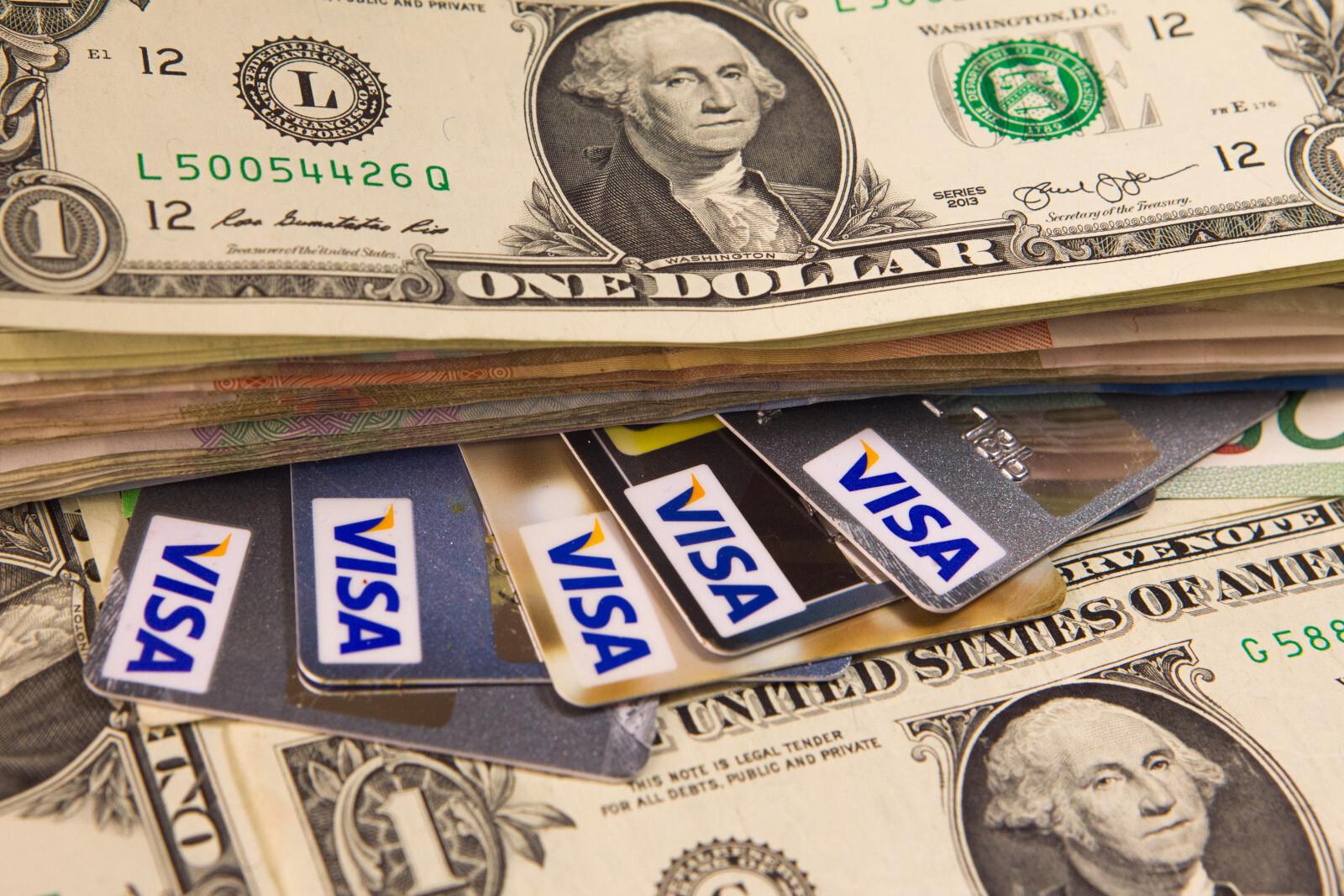 РИА Новости: курс доллара может достичь 90 рублей к середине 2026 года