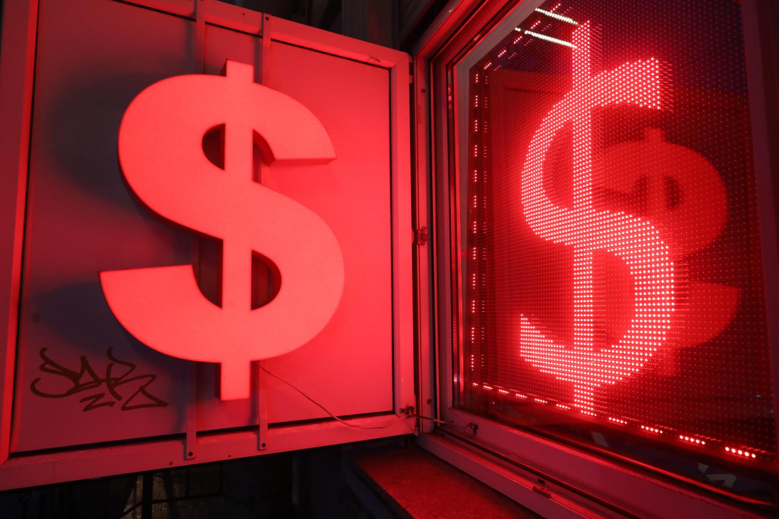 Курс евро на торгах превысил 100 рублей впервые с 2025 года